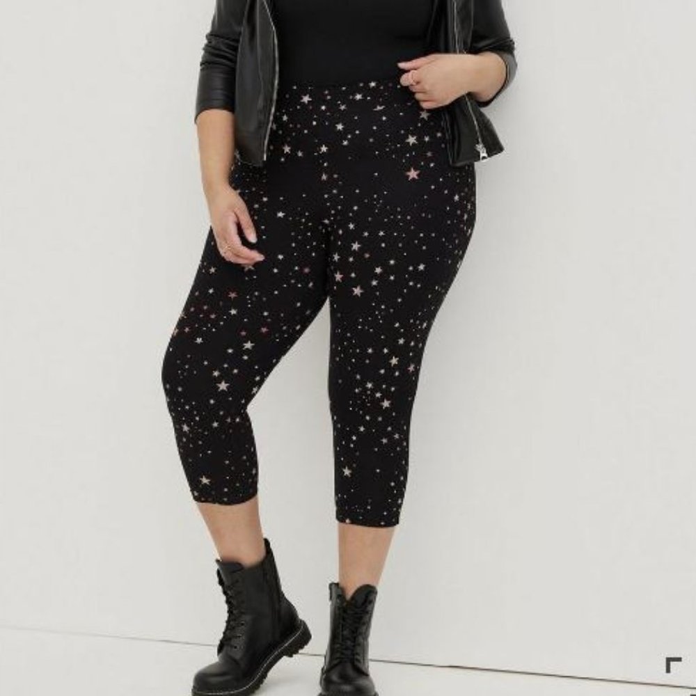 NWT TORRID BLACK STAR CLUSTERS CAPRI LEGGINGS 1 1X
